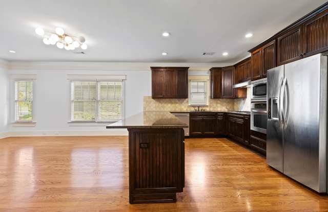987 Starr Ct