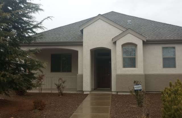 Cute Home Located In The Stoneridge Golf Community