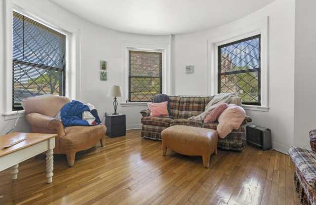 1462 Commonwealth