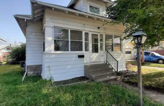 3 bed 1 bath Rock Island Home!