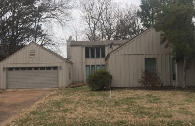 2547 Mackinnon Dr - 2547 Mackinnon Drive, Memphis, TN 38119