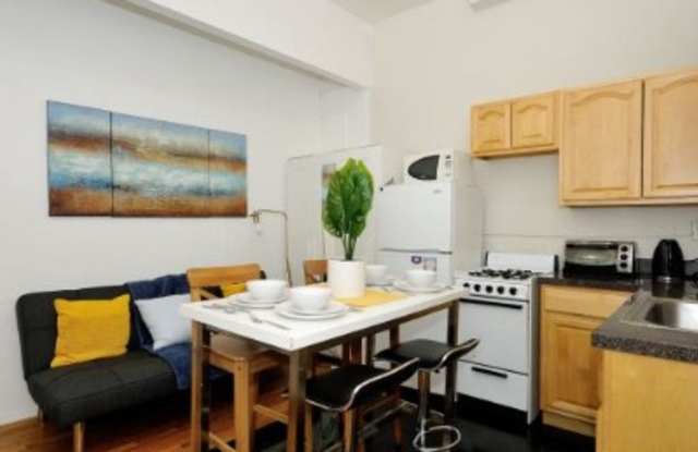 440 W 45th St