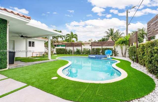 1040 N Royal Poinciana Blvd # 0 MIAMI SPRINGS, FL 33166