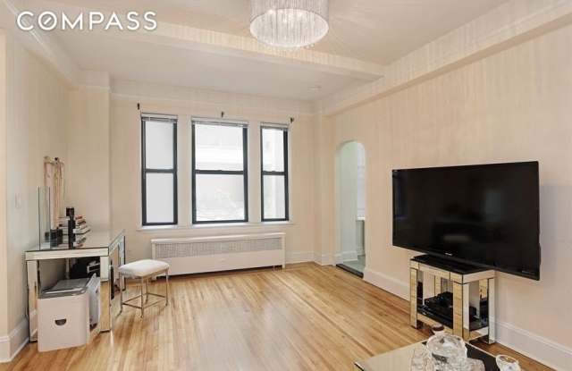 Photo of 215 West 75th Street