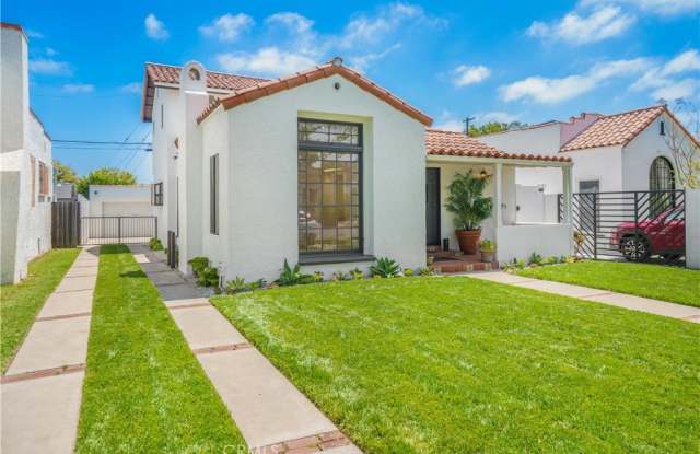 422 S La Peer Drive