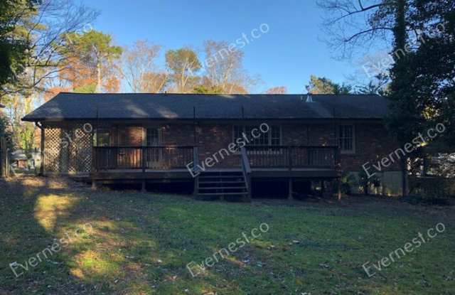 1915 Fairway Circle Northeast