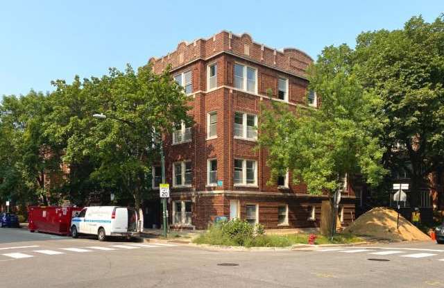 6205 N Glenwood Ave - 6205 North Glenwood Avenue, Chicago, IL 60660