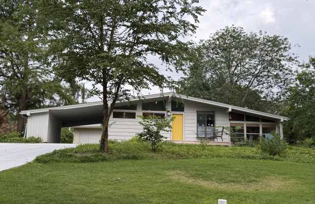 1224 Dubois Court