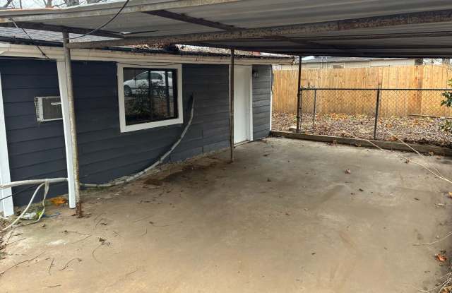 Photo of 105 1/2 E Bond St