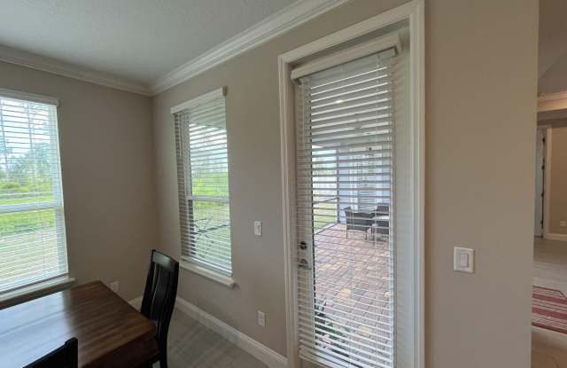 211 DIAMONDBACK Avenue