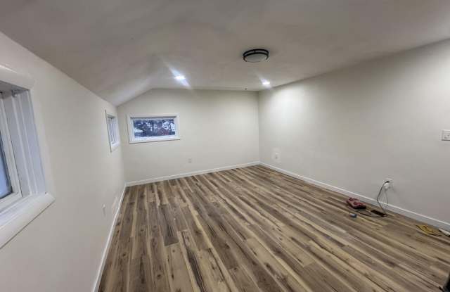 638 Pear Street unit: 2