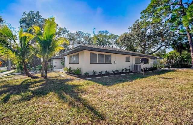 1223 COCOANUT AVENUE