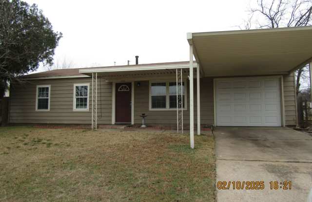New listing! 3 bedrooms/1 bath/garage with carport