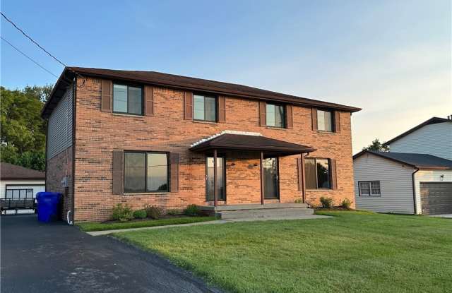 1471 East And West Road