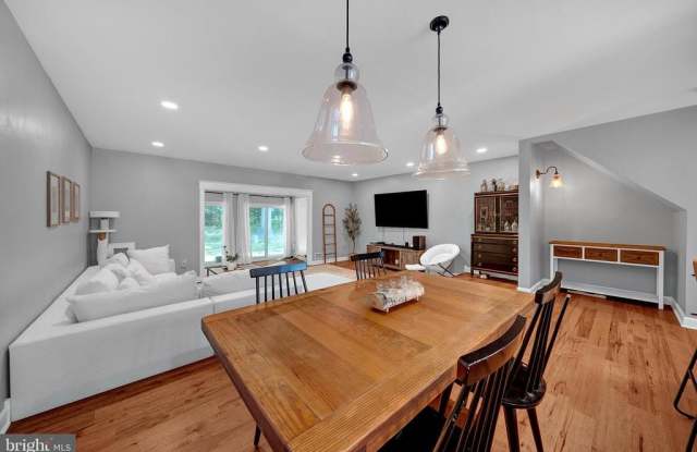 34 VIBURNUM COURT