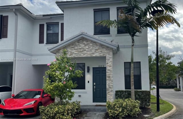 1622 SW 28th Ct - 1622 SW 28th Ct, Fort Lauderdale, FL 33315