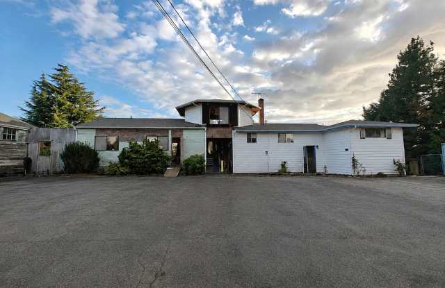 Spacious 5 Bed / 2 Bath Home for Rent in Renton, WA Minutes from The Landing!