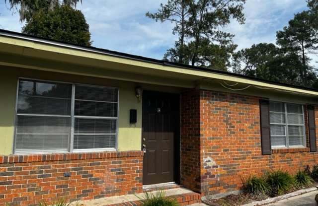 2Bed/1Bath Duplex