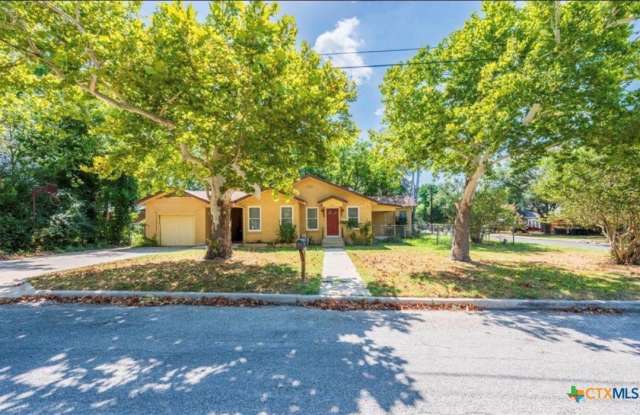609 S Pecan Avenue