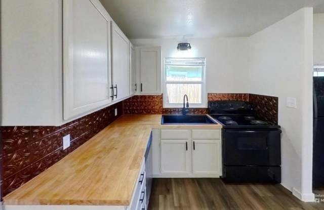 160 S Fredericksburg St