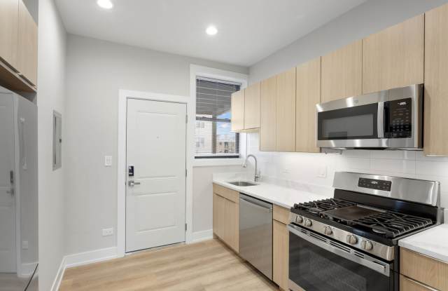 Photo of 6931 N Lakewood Ave