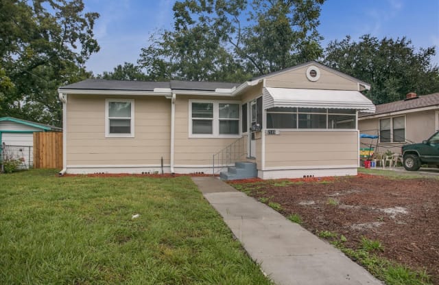 2149 College Circle N. - 2149 College Cir N, Jacksonville, FL 32209