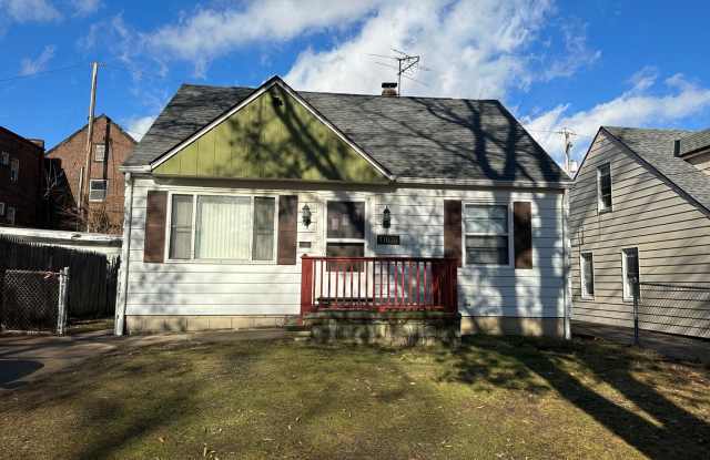 Single Family Home 3 beds 1 bath Available Now!