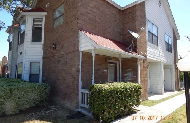 Photo of NICE 2 BEDROOM 2.5 BATH