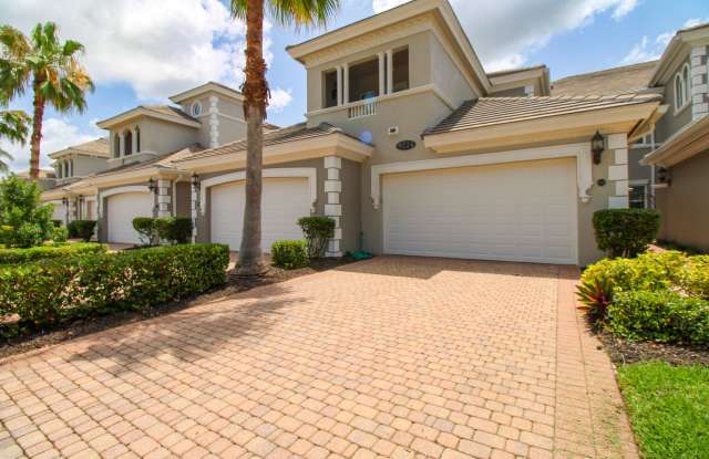 ** FIDDLER'S CREEK WATERFRONT SEASONAL 3 BEDROOM-3 BATH COACH HOME IN VARENNA ** SOCIAL MEMBERSHIP AVAILABLE TO AMAZING FIDDLER'S CREEK ** GATED BEAUTIFUL COMMUNITY CLOSE TO MARCO ISLAND AND DOWNTOWN NAPLES **