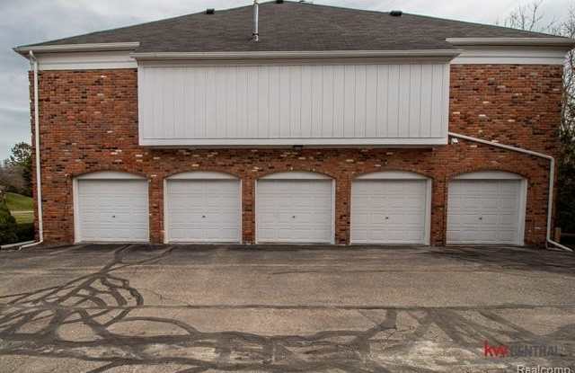 1675 HUNTINGTON Park