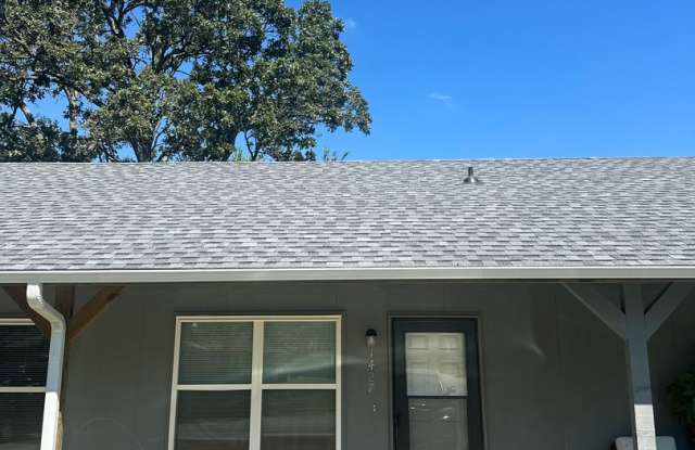 2-Bedroom, 1-Bathroom Unit @ Rolling Oaks 4-Plex - Water Bill Included