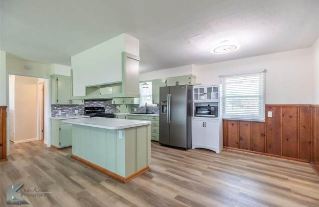 5526 US Highway 277 S