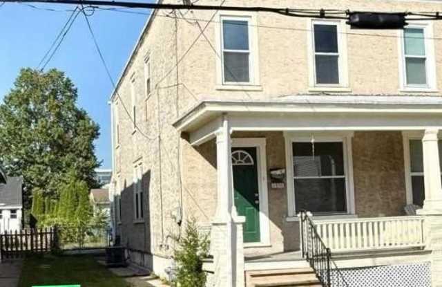 Photo of 1235 MAPLE Street