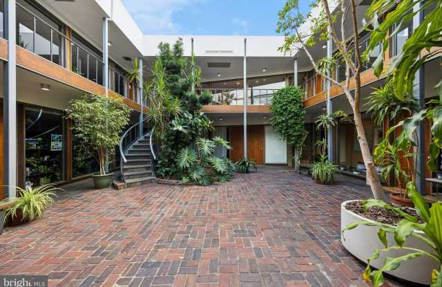 Photo of 16 E LANCASTER Avenue