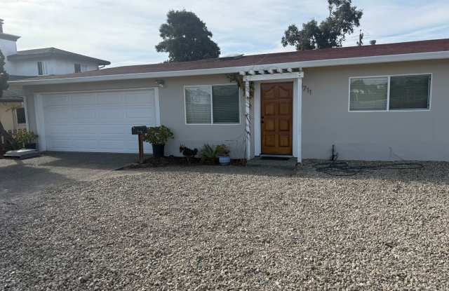 Upper Seaside four bedroom and two bath