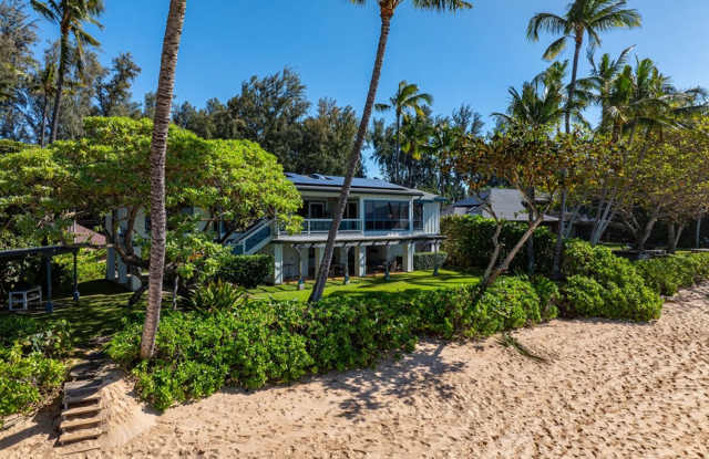 Maluhia Beach House: Private Beachfront Getaway w/ Lanai  Ocean Views