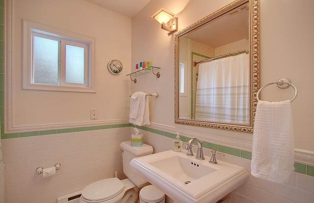 One Month Free Rent!* Furnished Cozy Bungalow Style Condo in Capitol Hill