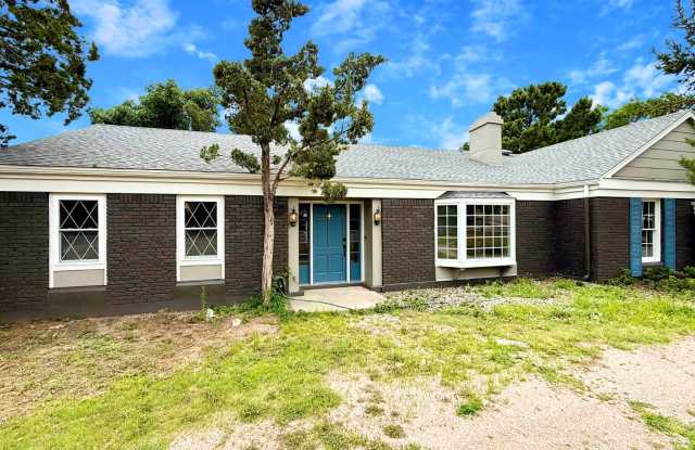 Stylish 3-Bedroom Remodel with Two Fireplaces and Mountain Views