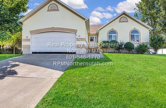 5 Bed 3 Bath Spacious Home in Layton