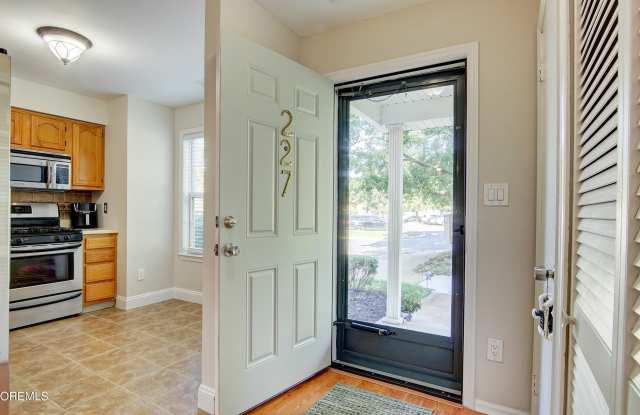 227 Paddington Court unit: 7-7