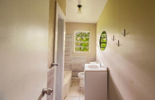 824 42nd Place North