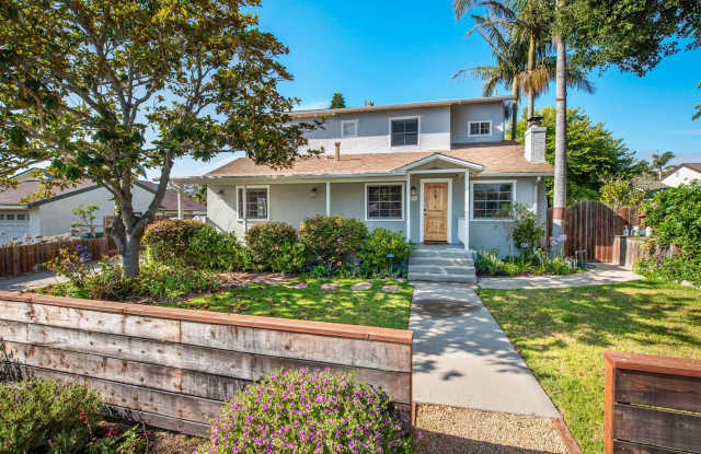 Charming Mesa Farmhouse with Modern Upgrades near Beach Access!