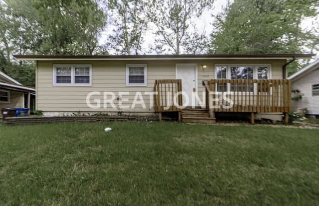 1048 Renshaw Drive - 1048 Renshaw Drive, Ferguson, MO 63135