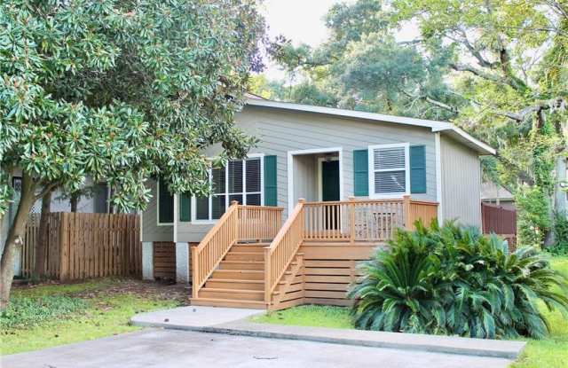 220 Circle Drive - 220 Circle Drive, St. Simons, GA 31522