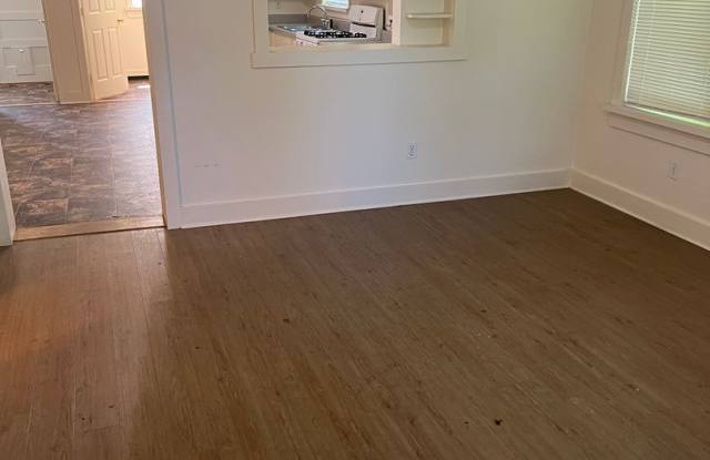 2BED 1BATH - FENCED YARD, WASHER DRYER HOOKUP, STORAGE SHED, NEAR DOWNTOWN