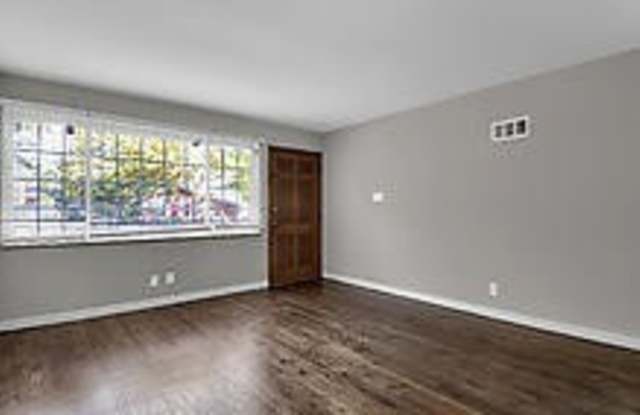 Pet Friendly, Renovated Two Bedroom in Fox School District