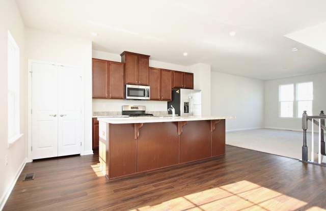 N. Albemarle Townhome Near NGIC/DIA/NGA