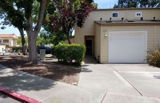 Dublin - Heritage Commons - 1 Bedroom 1.5 Bath with Community Pool - 6536 Pioneer Lane, Dublin, CA 94568