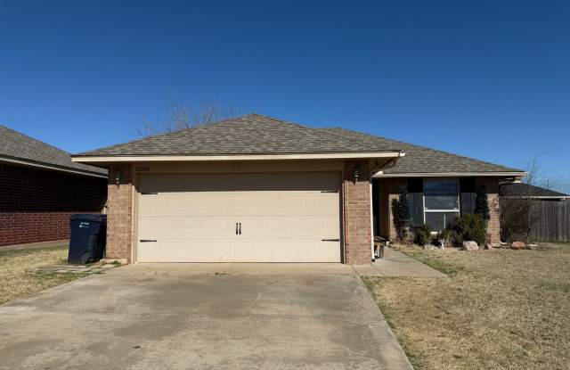 Spacious 2BD/2BTH Home Minutes away from Top Golf Chisholm Creek Shopping Center and Quail Springs Mall -