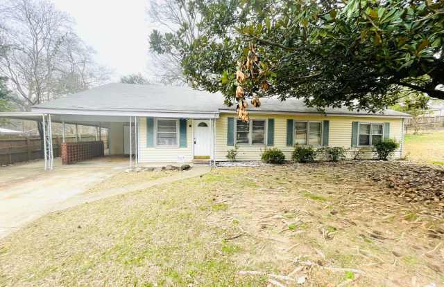 **4 Bed 2 Bath located off the Perry Hill exit ** Call our self showing number to schedule a tour 334-366-9198